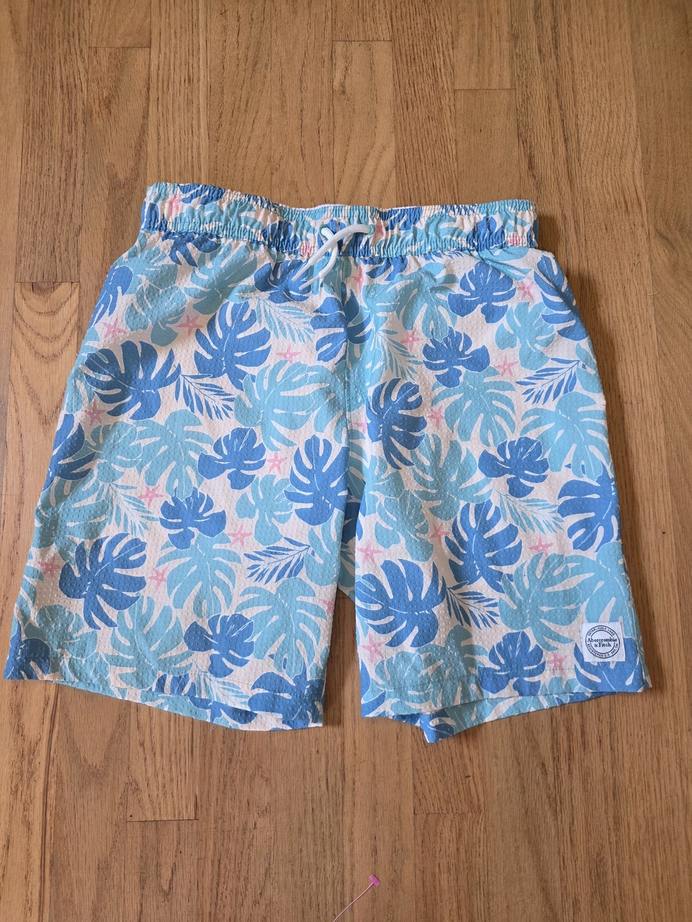 Abercrombie & Fitch Light Blue and Navy Tropical Print Shorts Kids Size 15/16